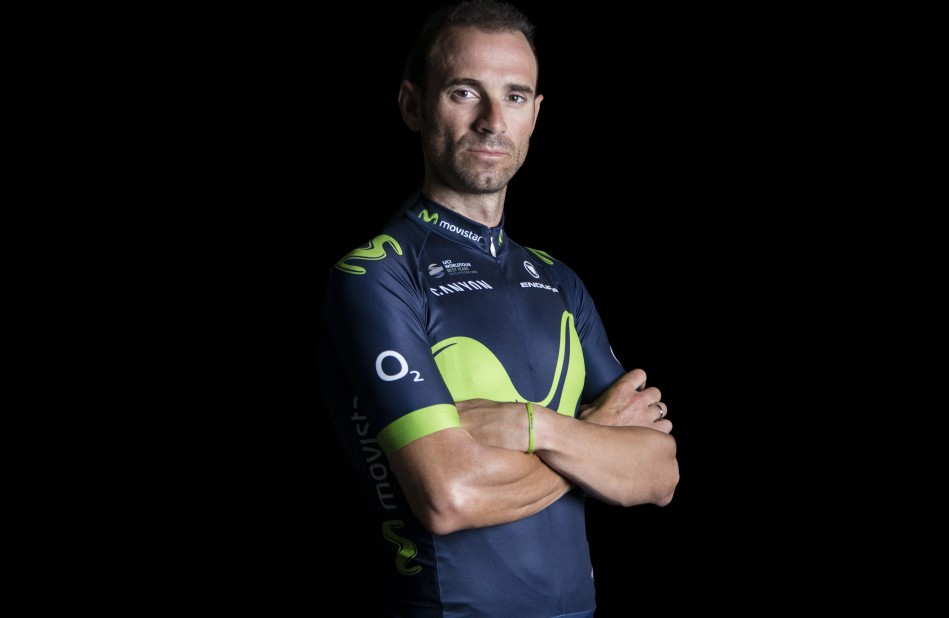 pausa Hombre rico servir Movistar presenta su maillot 2017 - Ciclo21