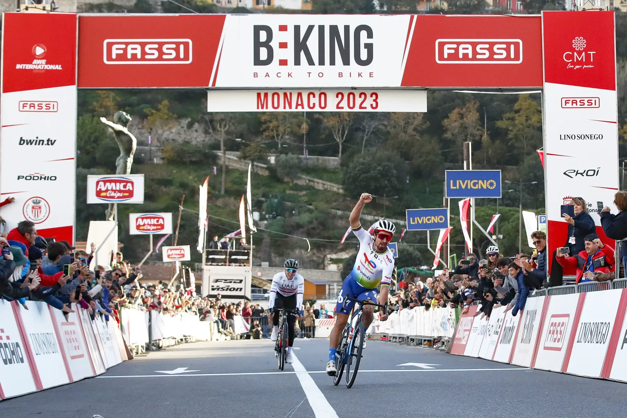 Es mejor pedalear sentado como Miguel Indurain o de pie como Alberto  Contador?  Diario del Triatlón: Noticias sobre Running, Ciclismo, Natación  y Entrenamiento
