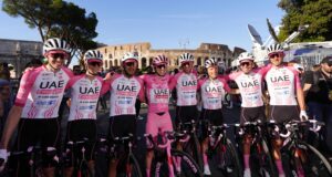 Tadej Pogacar celebra su victoria en el Giro de Italia
