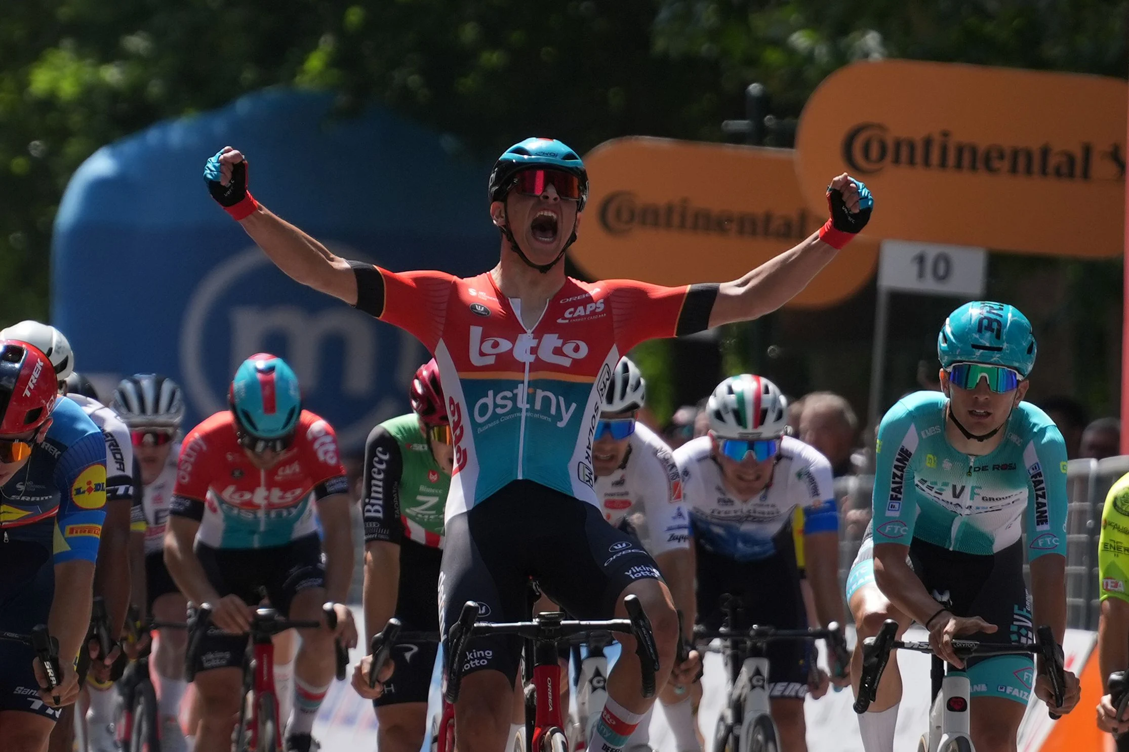 5° Giro Italia U23: De Schuytier vince in volata